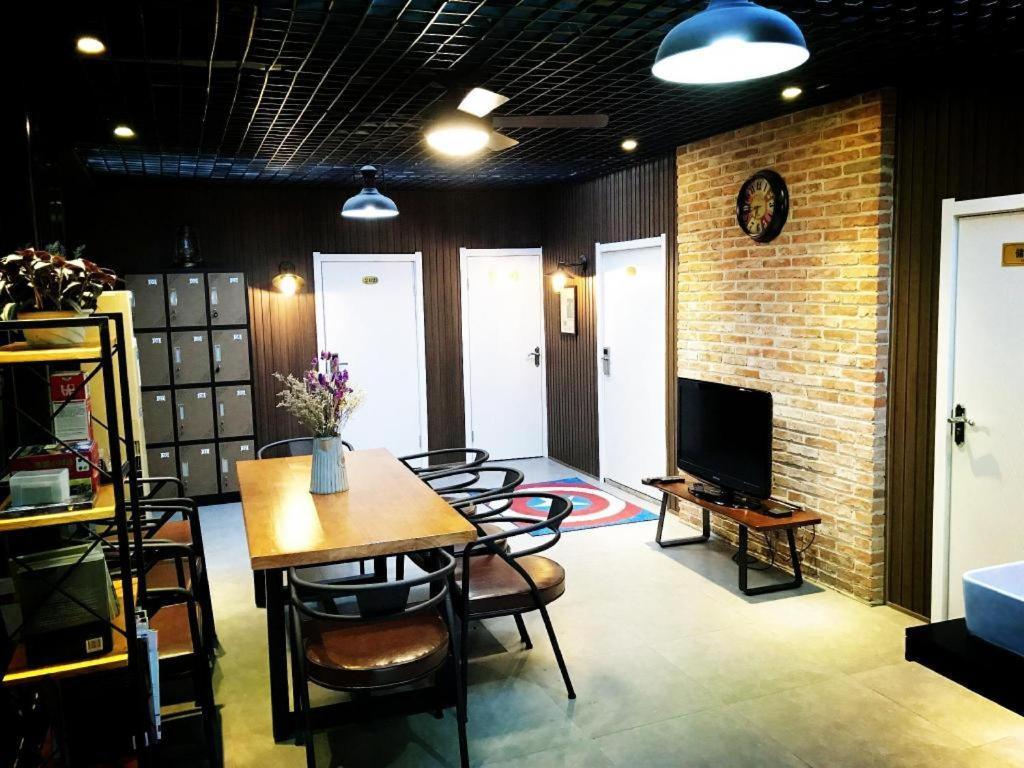 Lantian Garden Hostel Csingtao Kültér fotó