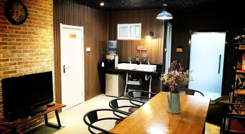 Lantian Garden Hostel Csingtao Kültér fotó